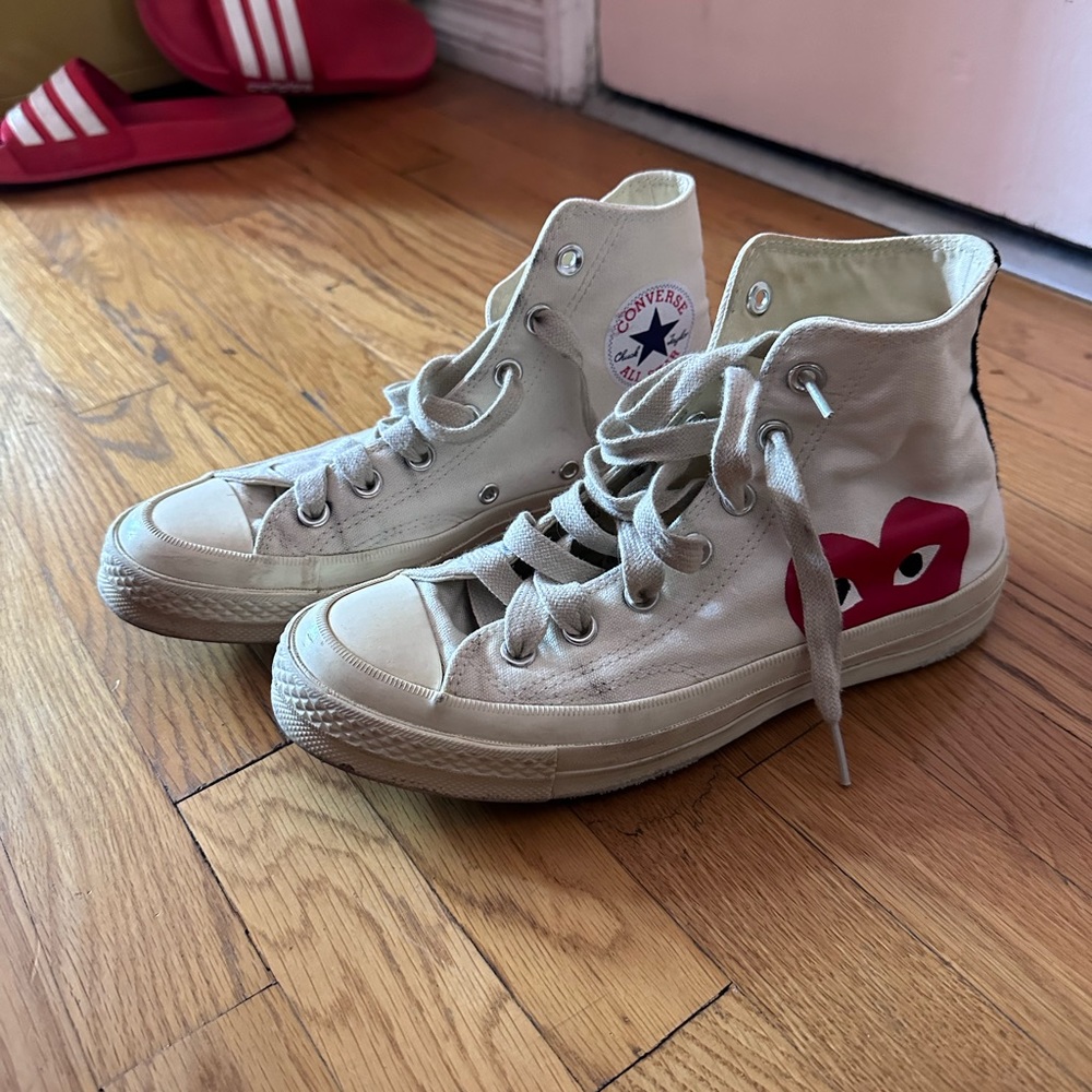 Comme de garçons play white single heart hi top